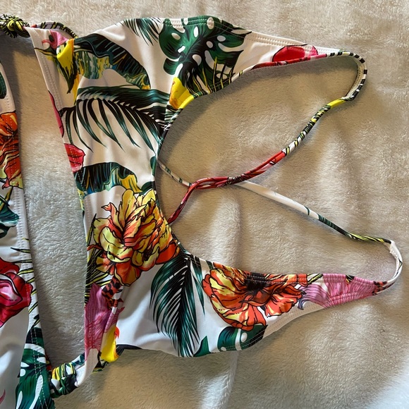 Missguided Floral Monokini - Picture 6 of 6